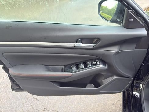 New 2025 Nissan Altima 2.5 SR image 16