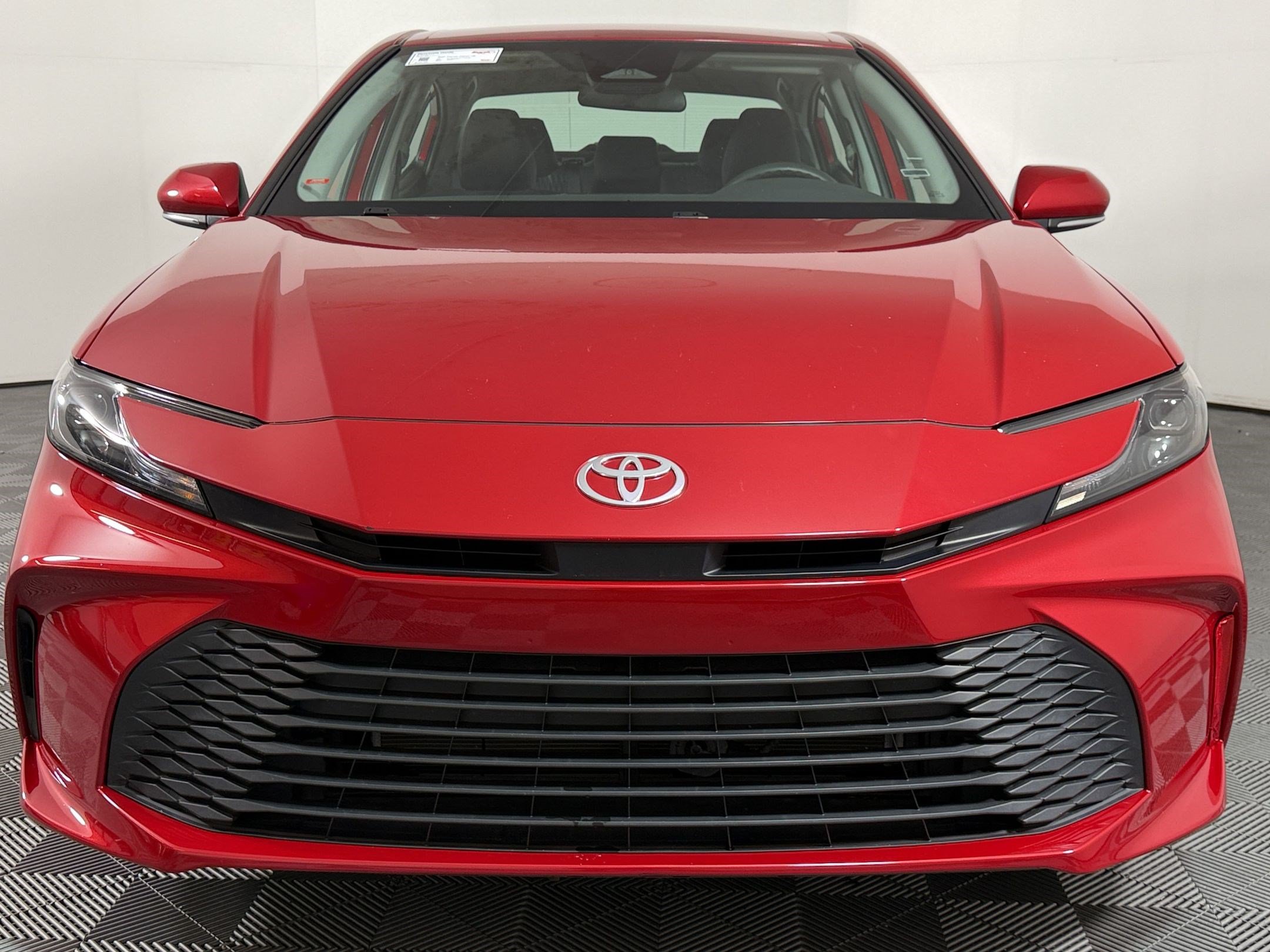 Used 2025 Toyota Camry LE FWD image 5