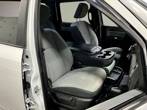 Used 2021 RAM 2500 Big Horn image 30