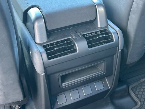 Used 2023 Land Rover Defender 110 X-Dynamic SE image 15