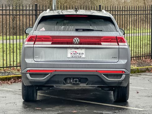 Used 2024 Volkswagen Atlas Cross Sport SE image 5