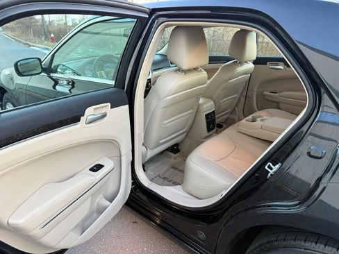 Used 2014 Chrysler 300 RWD image 16