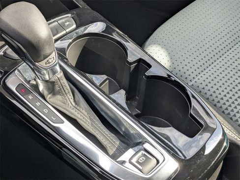 Used 2025 Chevrolet Trax LT w/ LT Convenience Package image 19