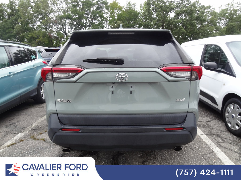 Used 2019 Toyota RAV4 XLE Premium FWD image 4