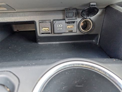 Used 2021 Toyota Highlander XLE image 17