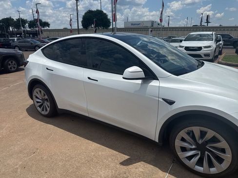 Used 2026 Tesla Model Y Long Range AWD/4WD image 2