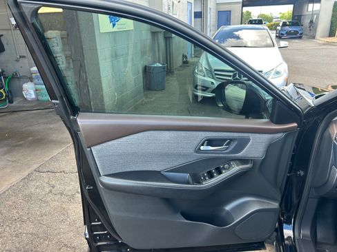 Used 2023 Nissan Rogue SV FWD image 15