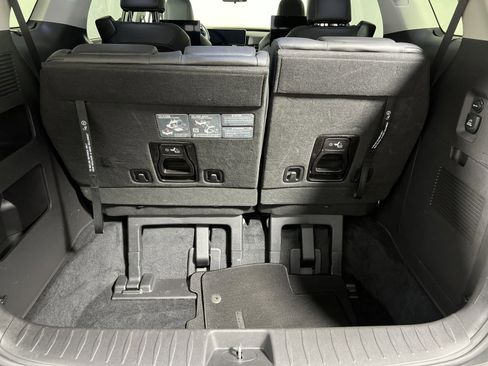 Used 2025 Kia Carnival SX image 24