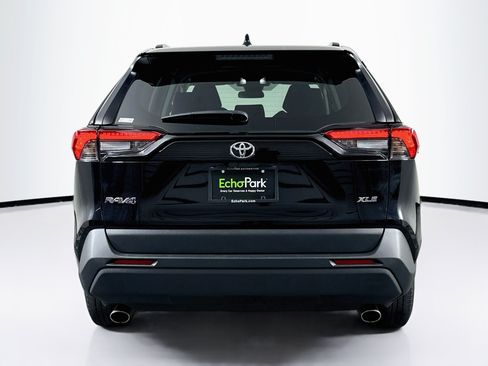 Used 2025 Toyota RAV4 XLE FWD image 7