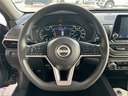 Used 2024 Nissan Altima 2.5 SV image 16