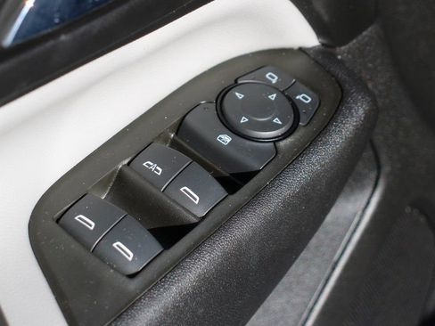 Used 2023 Chevrolet Equinox LT w/ Driver Convenience Package image 16