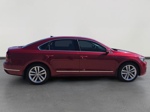 Used 2018 Volkswagen Passat 2.0T SEL Premium FWD image 6