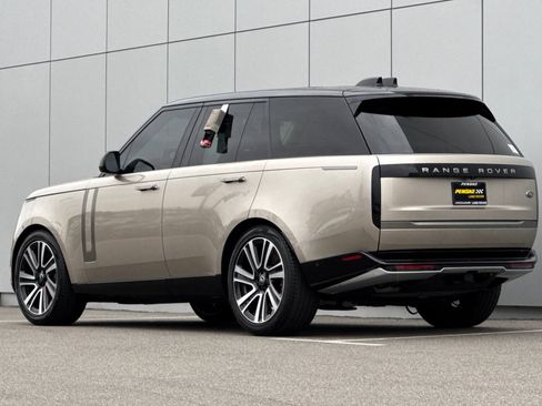Used 2023 Land Rover Range Rover SE image 3