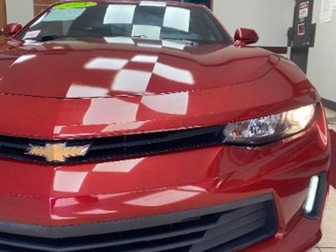 Used 2018 Chevrolet Camaro LT w/ Technology Package image 10