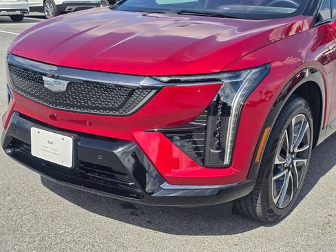 Used 2025 Cadillac Optiq Sport 1 AWD/4WD image 10