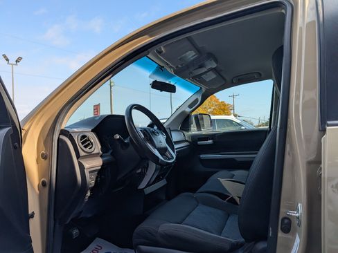 Used 2017 Toyota Tundra SR5 image 11