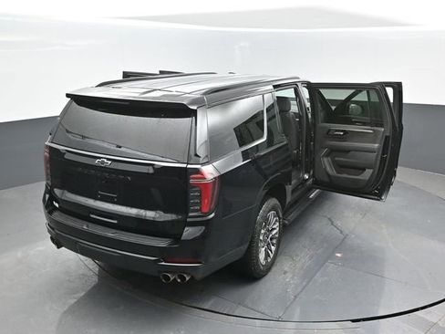 Used 2025 Chevrolet Suburban Z71 AWD/4WD image 25