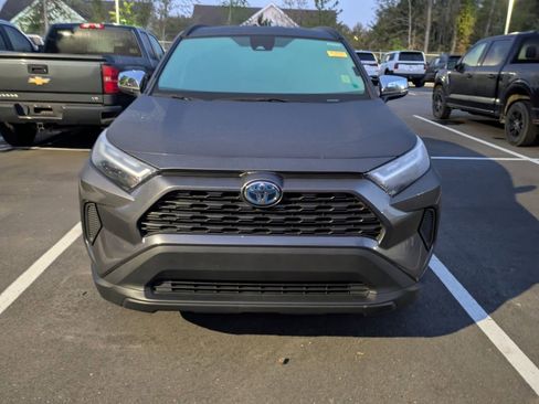 Used 2022 Toyota RAV4 XLE image 2