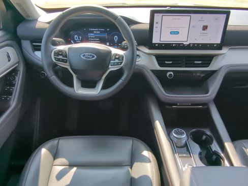 Certified 2025 Ford Explorer Active w/ Active Comfort Package RWD image 14