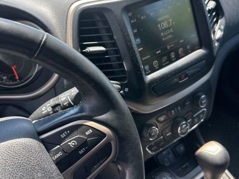 Used 2017 Jeep Cherokee Latitude w/ Comfort/Convenience Group image 7