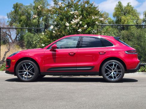 Used 2026 Porsche Macan AWD/4WD image 2