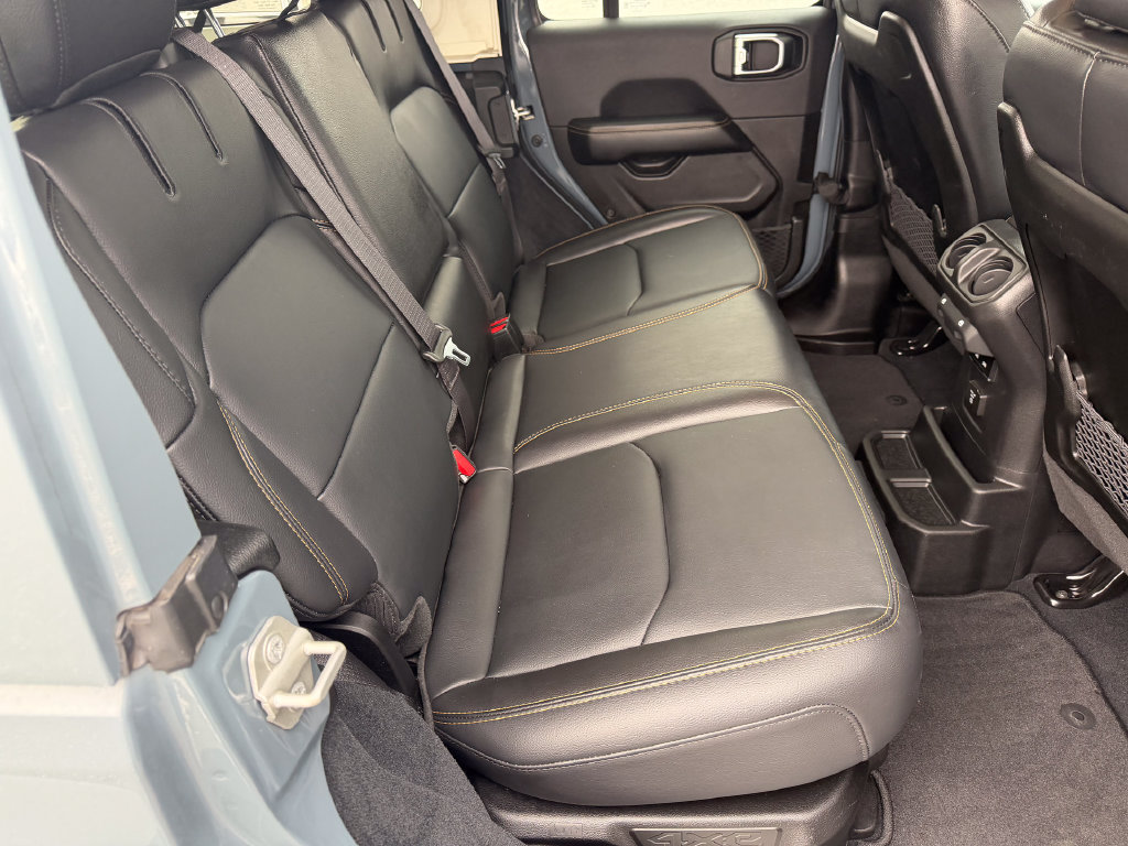 Used 2024 Jeep Wrangler Unlimited Sahara w/ Technology Group AWD/4WD image 18