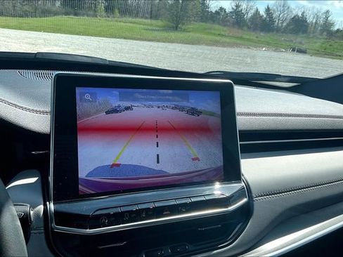 Used 2025 Jeep Compass Limited image 21