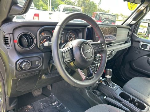 Used 2024 Jeep Wrangler Rubicon image 14