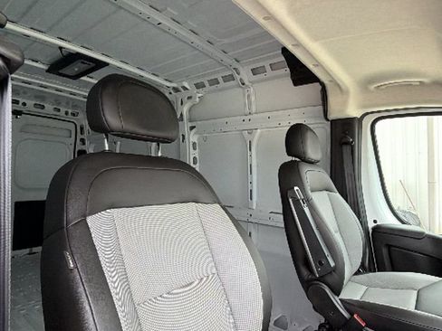 Used 2026 RAM ProMaster 2500 w/ Convenience Group FWD image 29