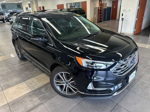 Used 2019 Ford Edge Titanium w/ Equipment Group 301A AWD/4WD image 8