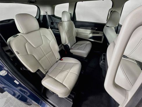 Certified 2023 Kia Telluride EX w/ EX Captain's Chair Package FWD image 29