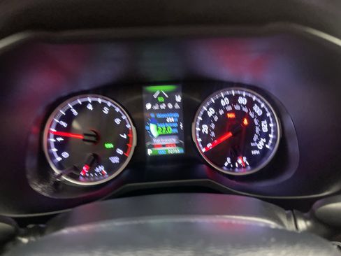 Used 2021 Toyota RAV4 XLE image 31