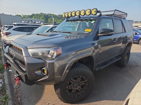 Used 2021 Toyota 4Runner Venture w/ Moonroof Package AWD/4WD image 9