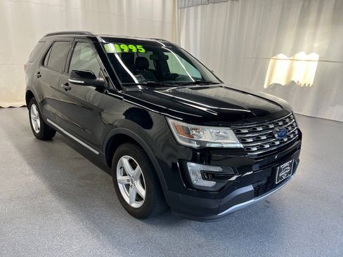 Used 2016 Ford Explorer XLT w/ Equipment Group 202A AWD/4WD image 3