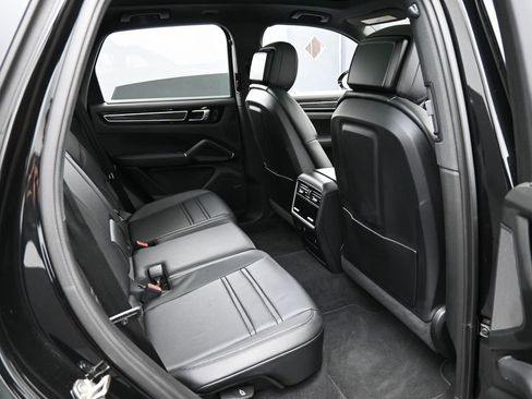 Certified 2023 Porsche Cayenne image 28
