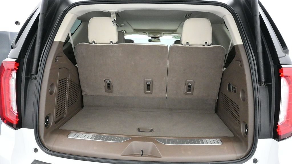 Used 2023 GMC Yukon Denali RWD image 15