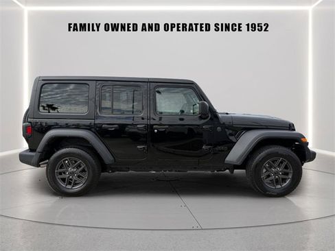 Used 2024 Jeep Wrangler Sport S image 7