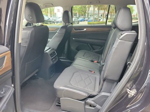 Used 2024 Volkswagen Atlas SE image 11