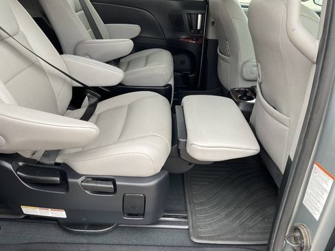 Used 2020 Toyota Sienna Limited Premium w/ Protection Package FWD image 57