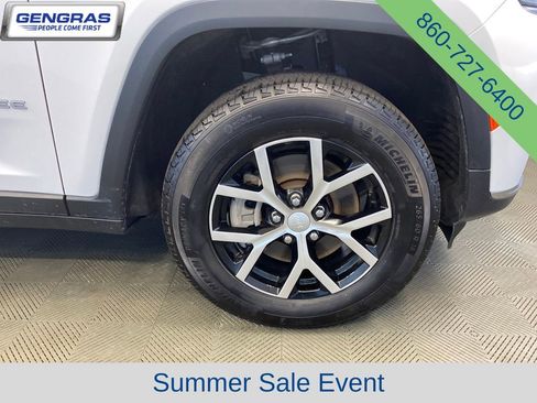 Used 2024 Jeep Grand Cherokee L Limited AWD/4WD image 49