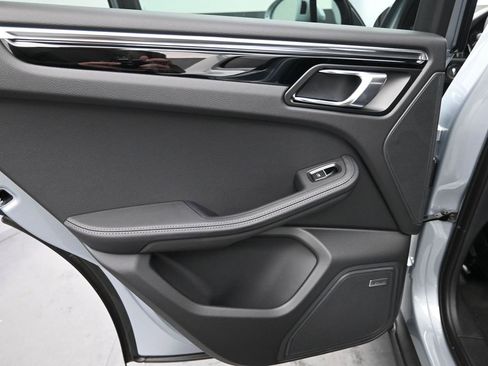 New 2026 Porsche Macan image 23