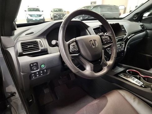 Certified 2025 Honda Ridgeline Black Edition image 12