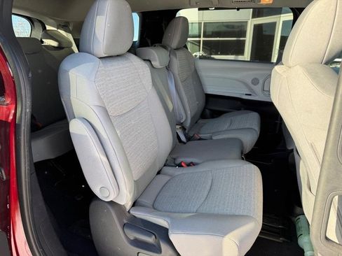 Used 2025 Toyota Sienna LE image 13