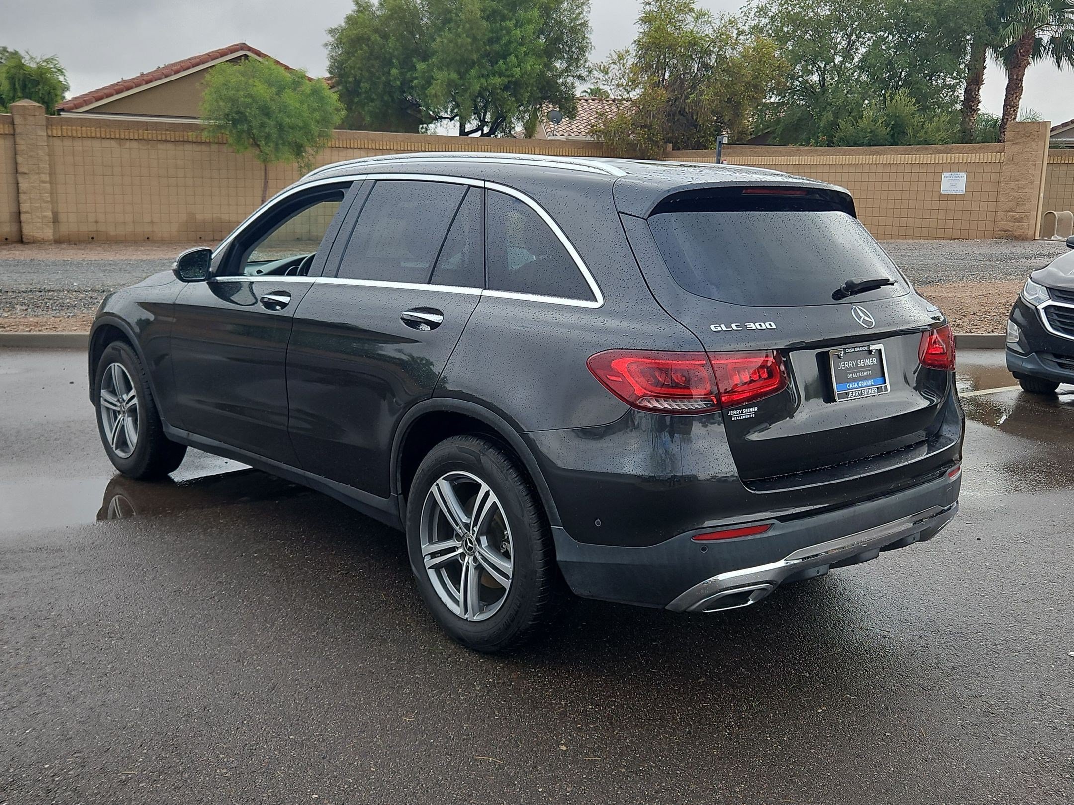 Used 2021 Mercedes-Benz GLC 300 4MATIC image 3