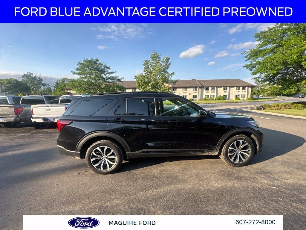 Certified 2025 Ford Explorer ST-Line AWD/4WD image 4