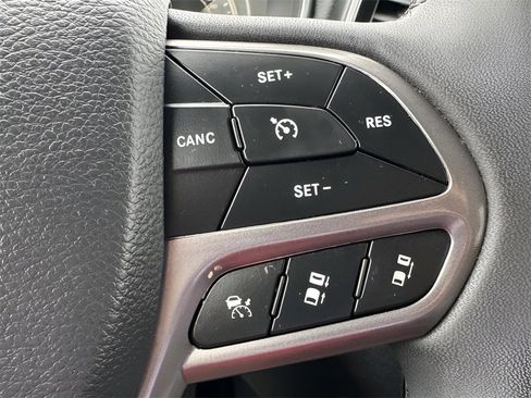 Used 2022 Jeep Cherokee Limited image 21