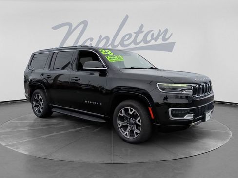 Used 2023 Jeep Wagoneer Series III w/ Preferred Equipment Group AWD/4WD image 3