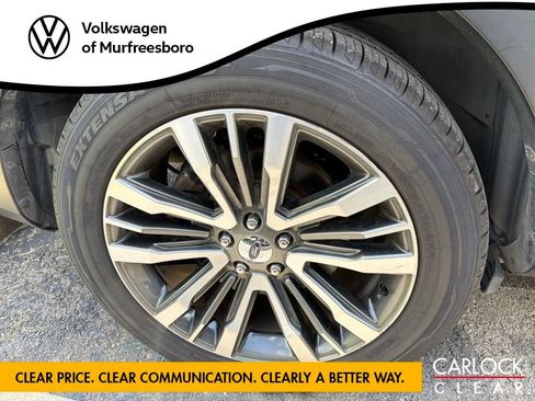 Used 2018 Ford Explorer Platinum AWD/4WD image 4