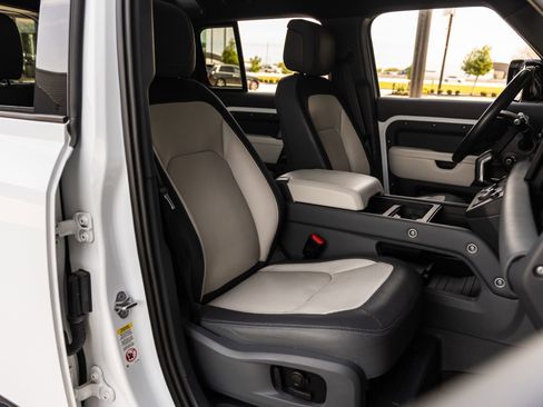 Used 2023 Land Rover Defender 110 X-Dynamic SE image 47