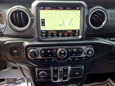 Used 2020 Jeep Gladiator Overland image 17